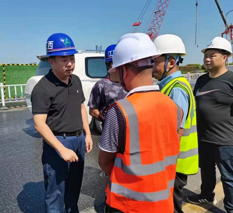 羅輝到沿江中北大道快速路改造工程、真君路隧道工程項(xiàng)目檢查工作