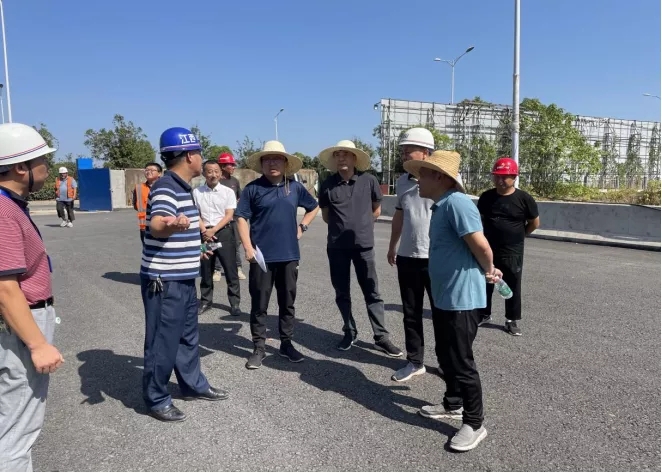 章勇視察青山湖西岸片區(qū)基礎(chǔ)設(shè)施建設(shè)工程、丹霞路道路及綜合管廊工程EPC項目工程  