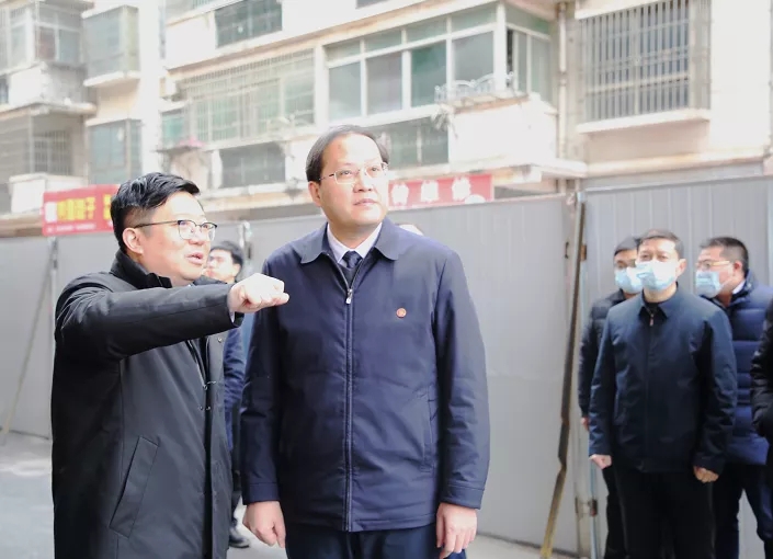 南昌縣委書記、小藍(lán)經(jīng)開區(qū)管委會主任陳翔走訪慰問南外環(huán)高速項(xiàng)目