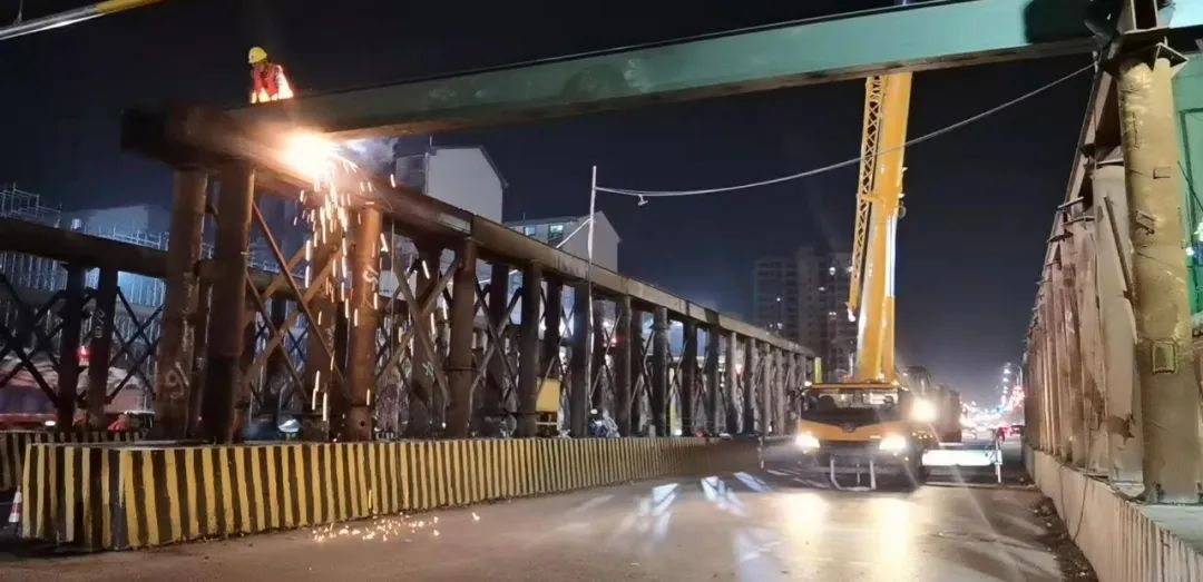 黨委書記、董事長涂建平現(xiàn)場(chǎng)調(diào)度南外環(huán)高速項(xiàng)目工程